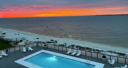 Waterfront 3-bedroom condo w/ 2 Balconies on Pensacola Beach+ Pool & Gulf Access