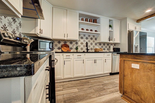 Deluxe House, Multiple Beds, Non Smoking, Kitchen | Private kitchen