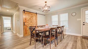 Family House, 3 Bedrooms, Non Smoking, Pets Allowed | Dining room