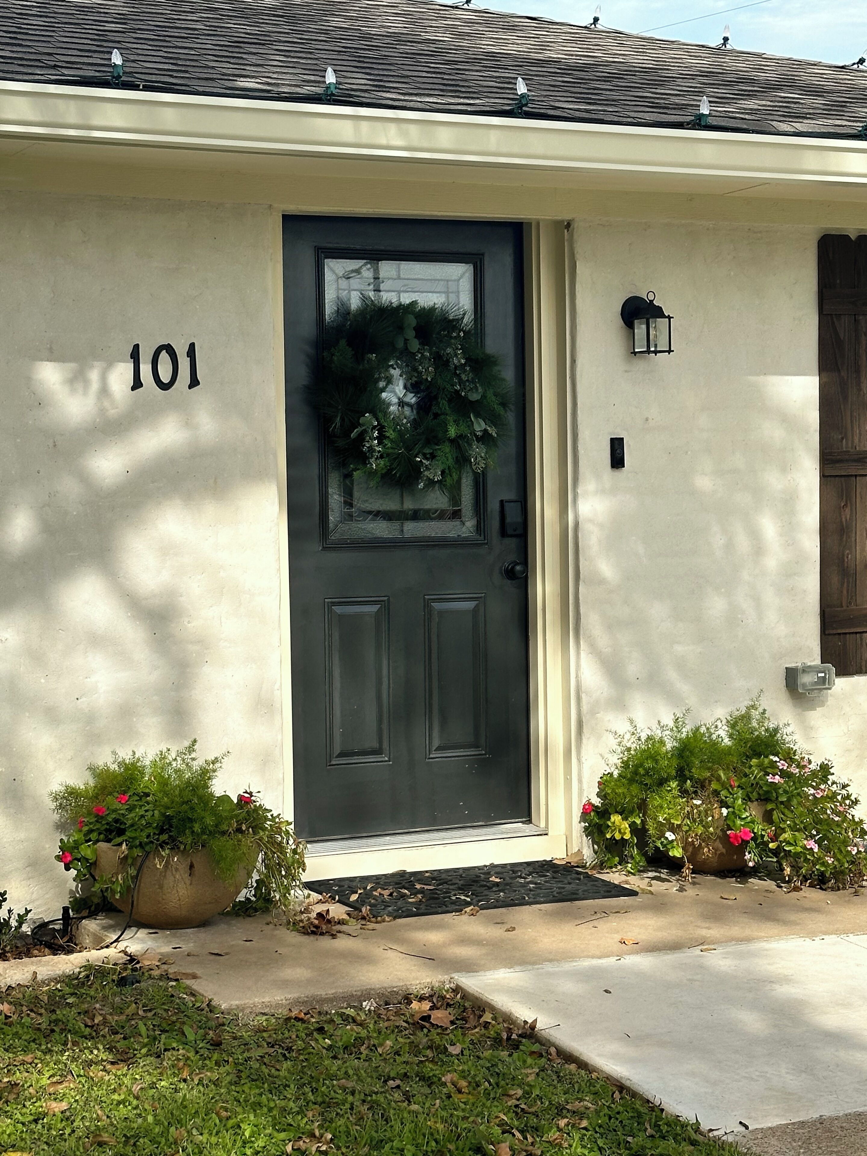 Vista frontal de la propiedad