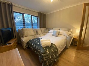 2 habitaciones, tabla de planchar con plancha, wifi y ropa de cama