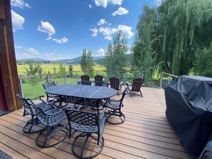 屋外ダイニングエリア