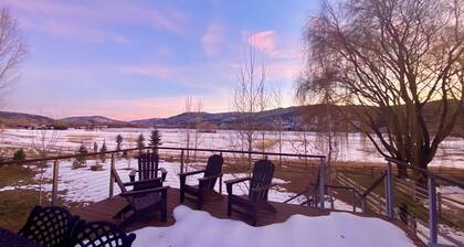 Modern and Spacious 6-bedroom home on 4 acres in Carbondale. Spectacular views!