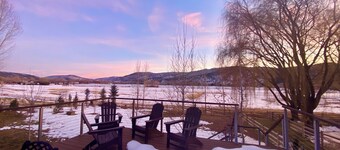 Spacious 6-bedroom on 4 acres in Carbondale. Spectacular views!