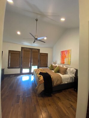 6 bedrooms, desk, iron/ironing board, WiFi