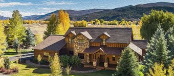 Modern and Spacious 6-bedroom home on 4 acres in Carbondale. Spectacular views!