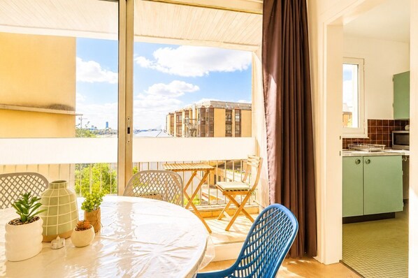 Dining - Séjour parisien en famille - Balcon & parking (Paris)