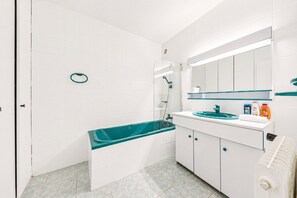 Bathroom - Séjour parisien en famille - Balcon & parking (Paris)