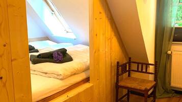 1 bedroom, desk, free WiFi, bed sheets