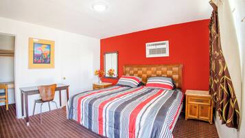 Sengetøy av topp kvalitet, skrivebord, wi-fi (inkludert) og sengetøy