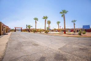 Property entrance - Sands Motel By OYO El Paso Near Airport (El Paso)