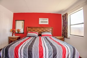 Hochwertige Bettwaren, Schreibtisch, kostenloses WLAN, Bettwäsche