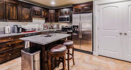 30% OFF PROMO! East Ogden Dream, Newly Built, BBQ, Patio, Views, Dedicated Spa!