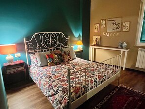 1 soverom, strykejern/-brett, wi-fi (inkludert) og sengetøy