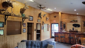 المنشأة من الداخل