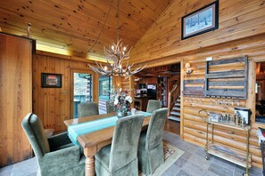 House, Multiple Beds, Patio (Birch Haven) | Dining