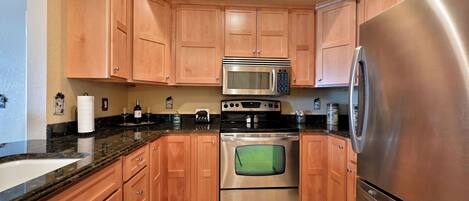 Refrigerador, microondas, horno, placa de cocina