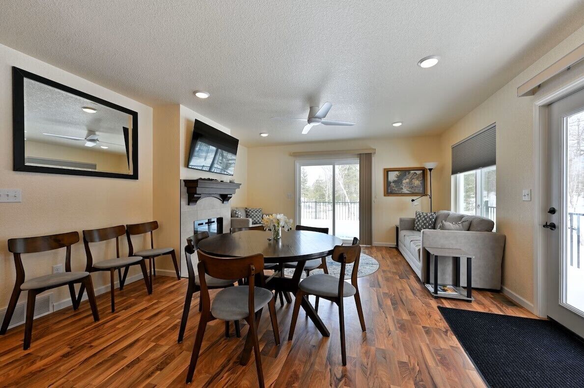 House, Multiple Beds, Patio, River View (Tri Lake House Duplex Side A and B) | Interior