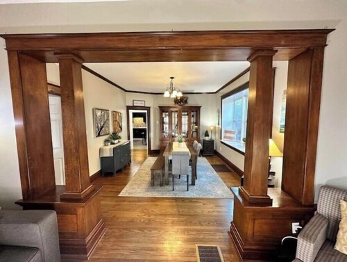 Central Location- Family Friendly - Park Like Yard
