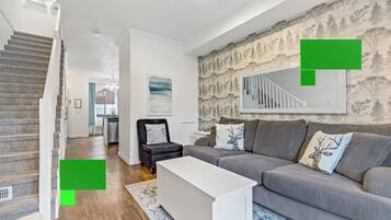 Smart TV, fireplace, DVD player, stereo