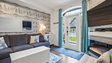 Smart TV, fireplace, DVD player, stereo