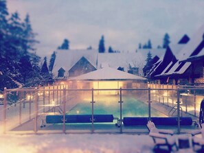 Lämmitetty uima-allas