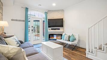 Smart TV, fireplace, DVD player, stereo