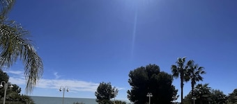 Apartment - Sleeps6 - Pool - Seaview - Petfriendly