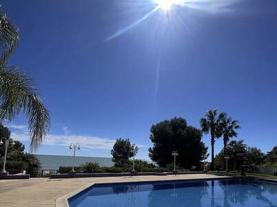 Apartment - Sleeps6 - Pool - Seaview - Petfriendly