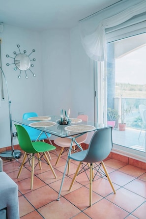 Dining - Apartment - Sleeps6 - Pool - Seaview - Petfriendly (Alcanar)