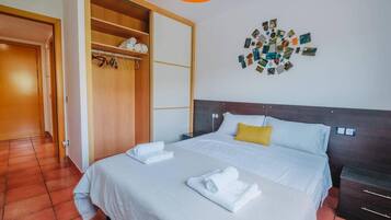 2 dormitorios, tabla de planchar con plancha, wifi gratis y ropa de cama