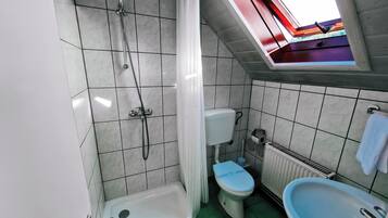 Chambre Double ou avec lits jumeaux, vue montagne | Salle de bain