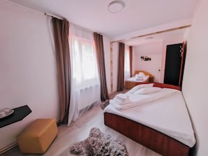 Classic Triple Room, Mountain View | Free WiFi - Complex Caprioara Toplita (Toplita)