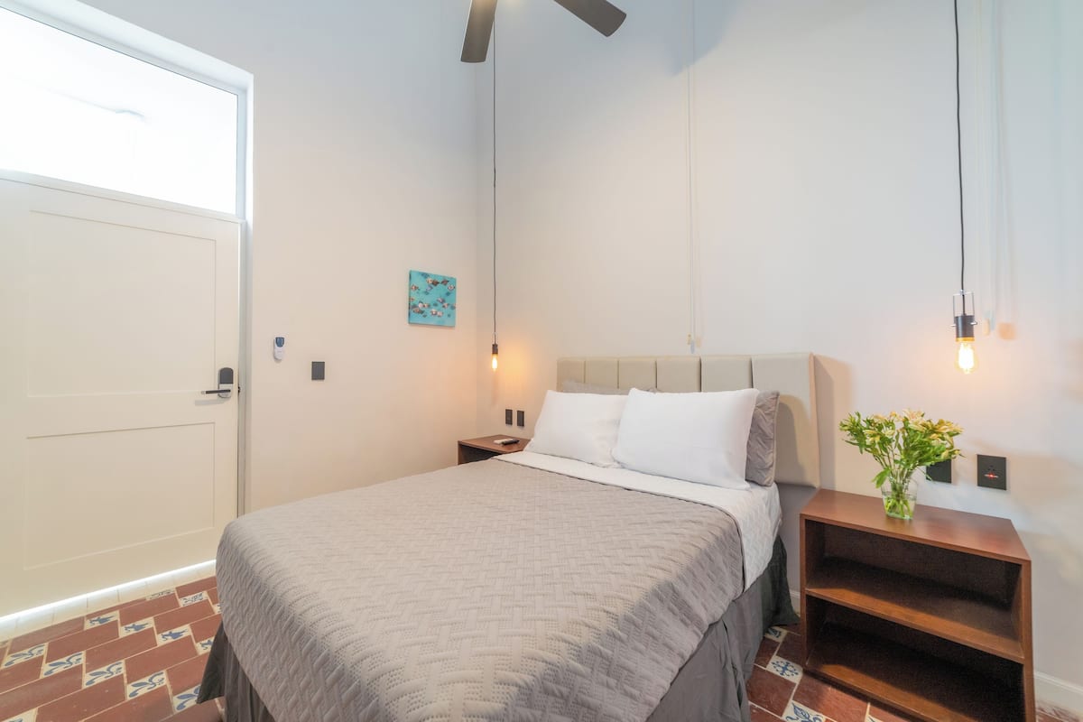 Standard Room | 1 bedroom, iron/ironing board, free WiFi, bed sheets