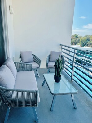 Property grounds - Cozy 1-bedroom apartment in pleasant Sarasota with WiFi, AC, fitness room (Sarasota)