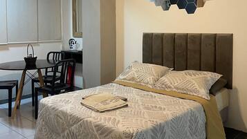 1 habitación, tabla de planchar con plancha, wifi y ropa de cama