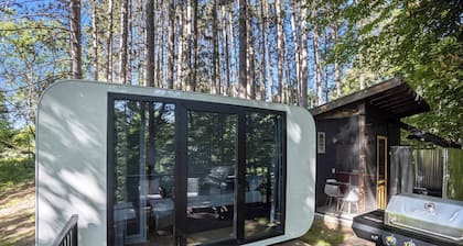Hidden Gem Tiny House, Outdoor Screened-In Kitchen