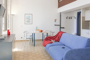 Appartement 6 personnes - 1 chambre + 1 mezzanine | Living area - Résidence Le Palais de la Marine (Villefranche-sur-Mer)