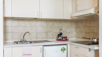Appartement 6 personnes - 1 chambre + 1 mezzanine | Private kitchenette | Fridge, microwave, stovetop, toaster