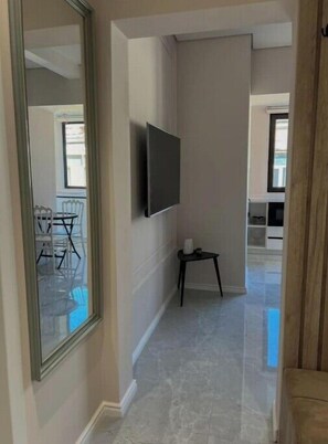 Interior - Luxurious Central Baku Apartment (Baku)
