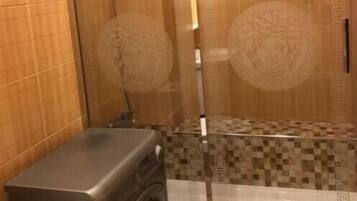Dusche, Haartrockner, Bidet, Handtücher