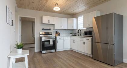 Suite 7 - Relax in beautiful Bayfield - 15min from Grand Bend