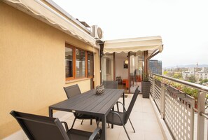 Outdoor dining - Cozy 2-bedroom apartment with AC and WiFi in charming Sofia (Sofia)