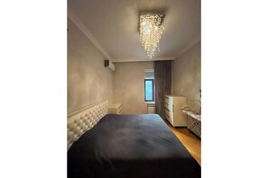 2 bedrooms, iron/ironing board, WiFi, bed sheets - Modern 2BR Cozy Haven on Nizami St with a Balcony (Baku)