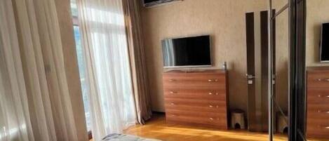 2 habitaciones, tabla de planchar con plancha, wifi y ropa de cama