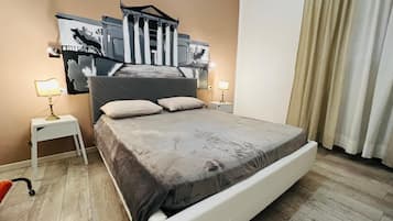 Dormitori compartit, 1 dormitori, vistes a la ciutat | 1 dormitori i habitacions insonoritzades