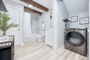 Hair dryer, towels - Downtown Luxury Apartment, 15 mins to Fort Benning (Columbus)