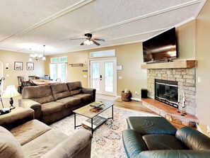 House (5 Bedrooms) | Property amenity - Hillside Hideaway by Taylor Made Deep Creek (McHenry)