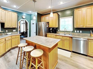 House (5 Bedrooms) | Property amenity - Hillside Hideaway by Taylor Made Deep Creek (McHenry)