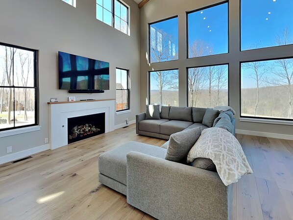 House, Multiple Beds, Hot Tub, Mountain View (Villa Del Sol) | Living area | 42-inch flat-screen TV with digital channels